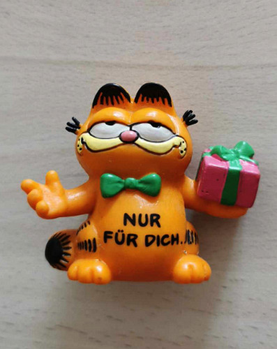 Garfield figurine bully - garfield,