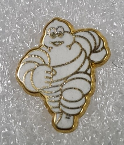 Pin bonhomme michelin - pin's,
