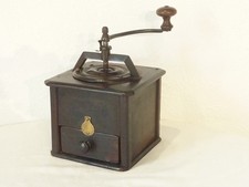 Très ancien moulin à café