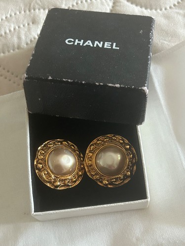 Magnifiques boucles chanel