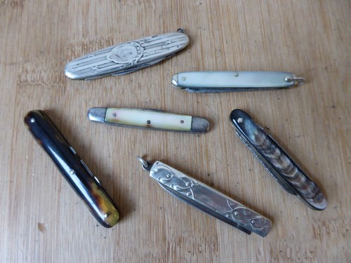 Lot anciens petits couteaux
