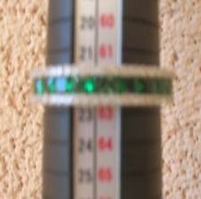 Superbe bague verte entouré zirconium 2 rang T62