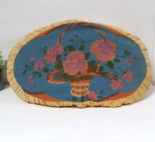 Grand Coussin ovale brodé ancien