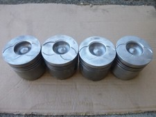 LOT DE 4 PISTONS RENAULT