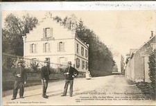 CP 02 Aisne - Vervins - Caserne de Gendarmerie (à pied) - Coll. Vervins n°8