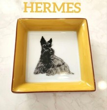 Cendrier carré en porcelaine