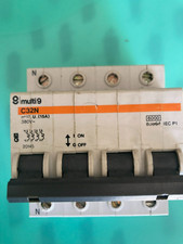 Disjoncteur Tétrapolaire MERLIN GERIN  C32N U 15A 20145
