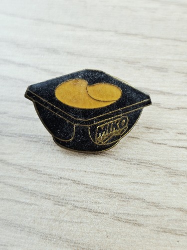 Pin pins - pin's, pin's