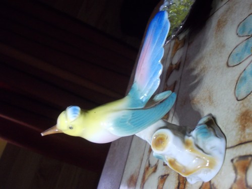 Porcelain bird signed - , d