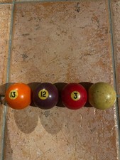 Lot de 4 boules de billard anciennes
