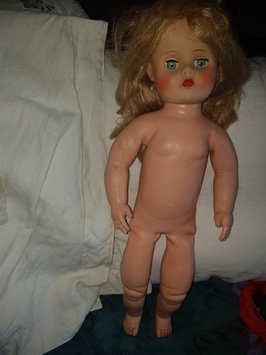 Très belle poupée doll
