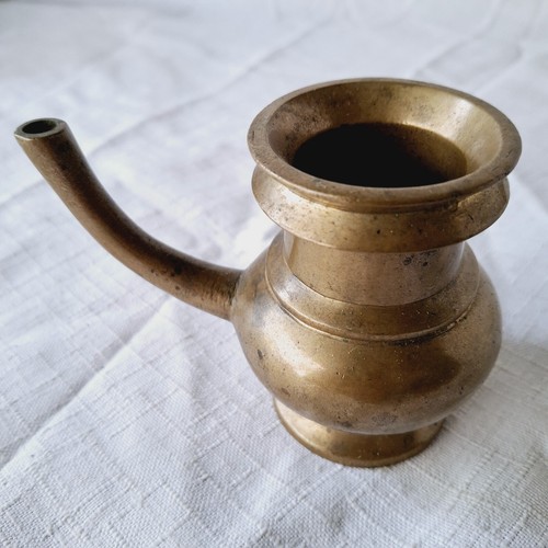 Ancien pot eau - pot, métal