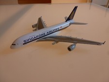 MAQUETTE D'AGENCE EN METAL AVION AIRBUS A 380 COMPAGNIE SINGAPORE AIRLINES