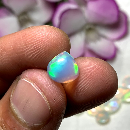 Cabochon coeur opale blanche