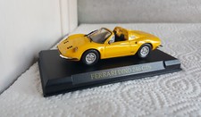 Ferrari 1/43   Ferrari  Dino  246  GTS    sur  socle  sortie  de  vitrine