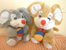 PELUCHES DUO SOURIS GRISE ET  MARRON AVEC BALLON HAUT 14CM NEUVE