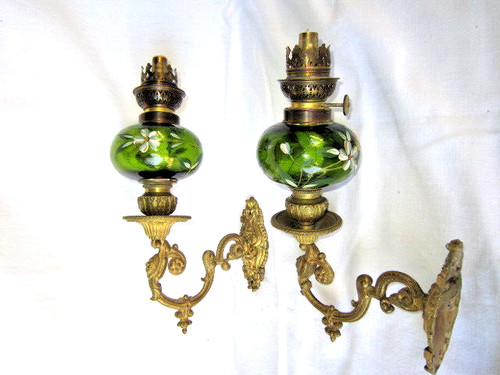 Lampe petrole applique de - a,