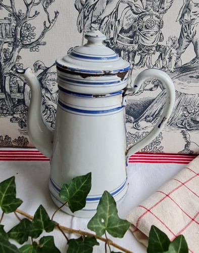 Petite cafetiere parisienne - petite,