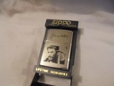 ANCIEN BRIQUET ZIPPO   ESSENCE " JOHNNY HALLIDAY  "  H   ZIPPO XIV  + boite  TTB