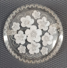 broche ancienne en lucite