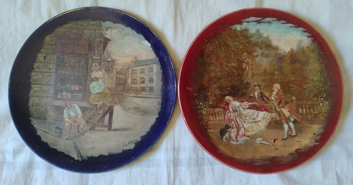Deux assiettes signées