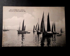CPA 44  - Barques de pêche allant en mer - n°238 AU BORD DE L OCEAN