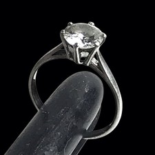 Superbe bague solitaire ornée
