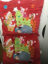 LOT DE 2 COUSSINS DISNEY NOEL DE LUXE - WINNIE ET SES AMIS  NEUFS