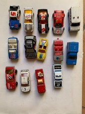Lot de 14 camions utilitaires