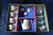 ANCIENNE DINETTE EN PORCELAINE