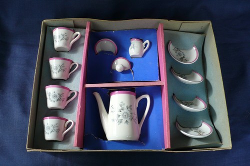 Ancienne dinette porcelaine - en,