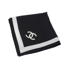 CHANEL Foulard en soie twill