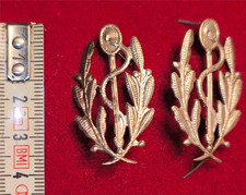 2 insignes de col caducée