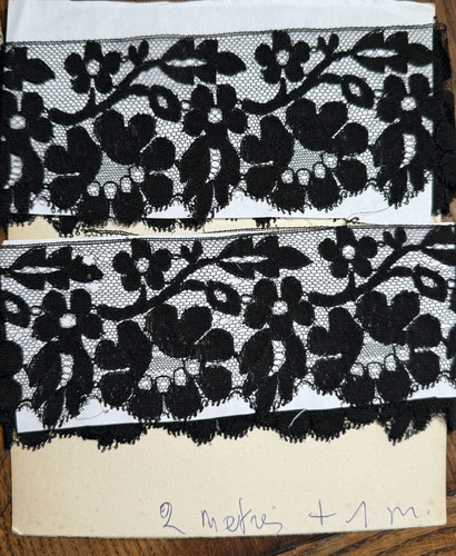 Dentelle ancienne - ancienne,
