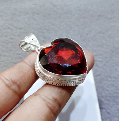 Pendentif grenat rouge - , en