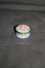 Petite boîte en porcelaine de