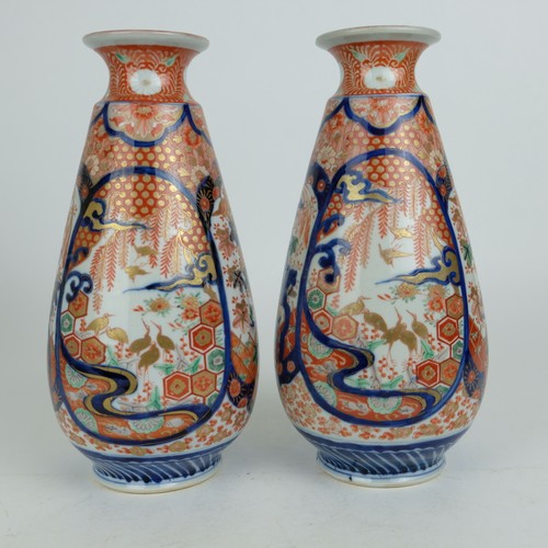 Paire vases imari fins - de, en