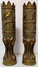 PAIRE DE VASES DOUILLES D'OBUS SCULPTÉS GUERRE 14-18 ARTISANAT DE TRANCHÉE POILU