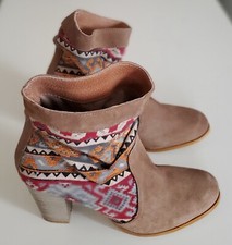 BOTTINES BOTTES FEMME en DAIM et TISSUS à MOTIFS POINTURE 39 TALON 8 cm