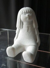  Figurine statuette en pierre Marbell Belgium fillette assise 