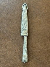 Couteau de poche style Gaucho argenté, fourreau et manche gravés floral