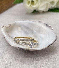 2207011 Ensemble de 2 bagues dont 1 demie-alliance et 1 solitaire plaquée or or