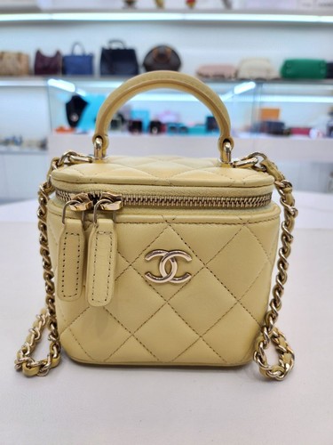 Chanel vanity lamb mini - chanel,
