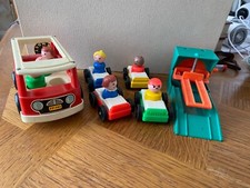 Fischer Price minibus et accessoires garage + personnages
