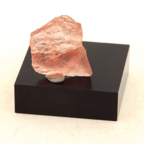 Fluorite rose massif - fluorite, rose.
