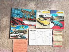 LOT  DE  7 CATALOGUES ET FEUILETS  JOUETS DINKY TOYS  TRAINS HORNBY  AVIONS  