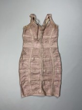 Robe moulante sans manches