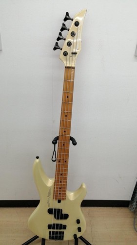 Guitare basse électrique