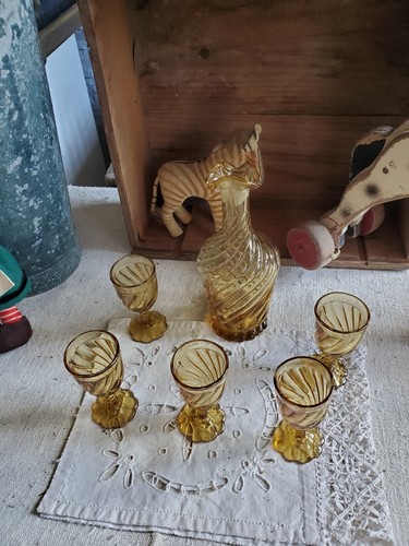 Carafe sur pied 5 - carafe, +