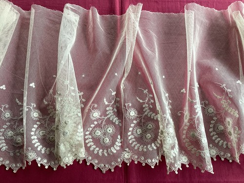 Dentelle ancienne grand volant - ancienne,